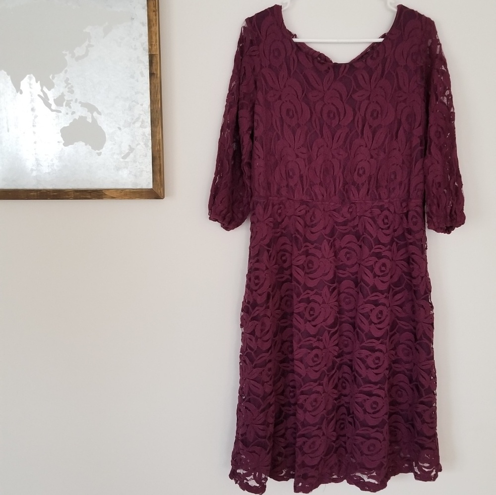 🌟HP🌟Burgundy Lace Dress with Open Top Back